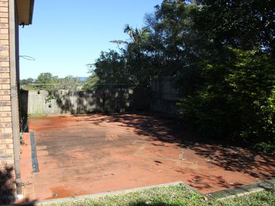 1 Paradise Avenue, Forster
