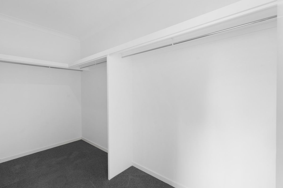 30 Thames Drive, Regents Park
