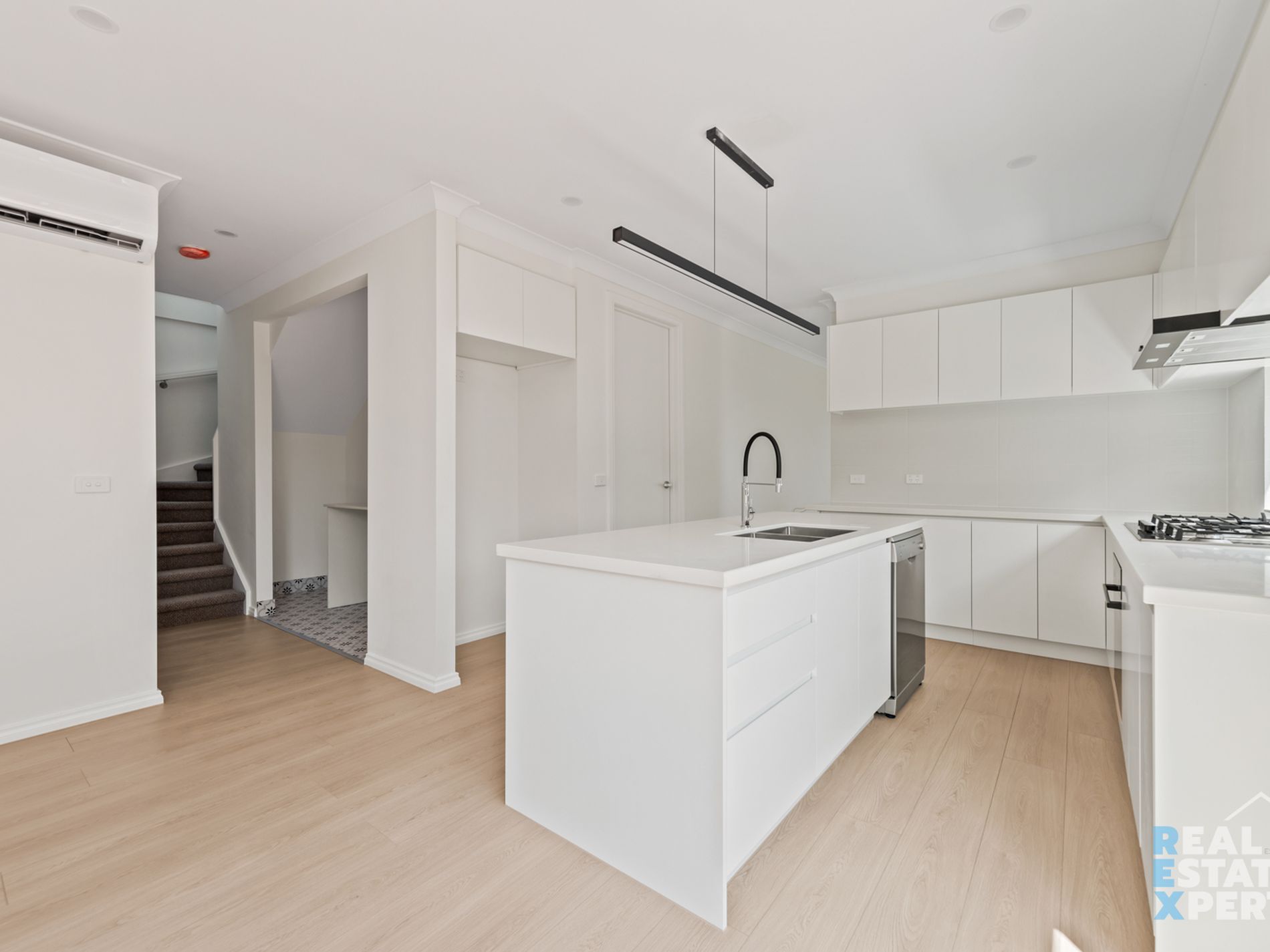 5 / 5 Sylvanwood Crescent, Narre Warren