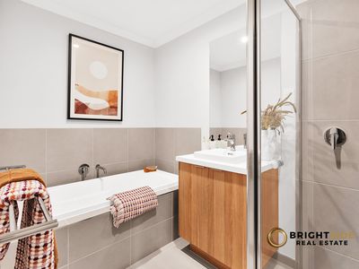 19  Locanda Walk, Clyde North