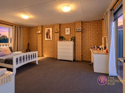 25 Chivalry Way, Thornlie