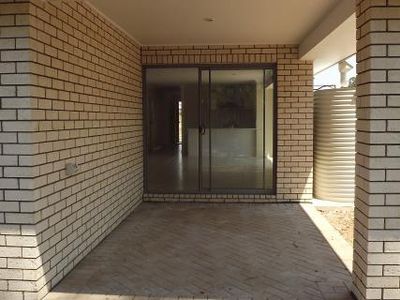 25 Lorikeet Parade, Dakabin