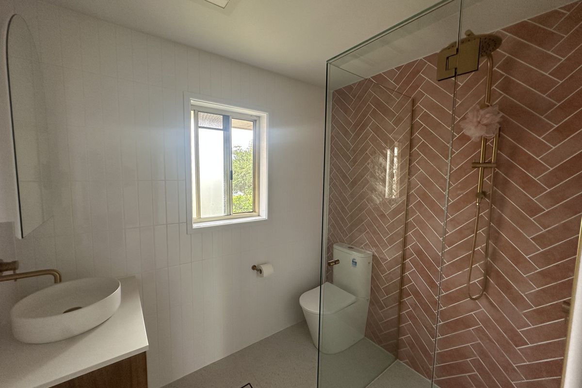 1 / 5 Woodford Street, Holland Park West