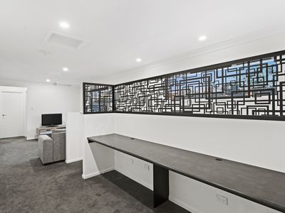 8 CULLIGAN WAY, Flagstone