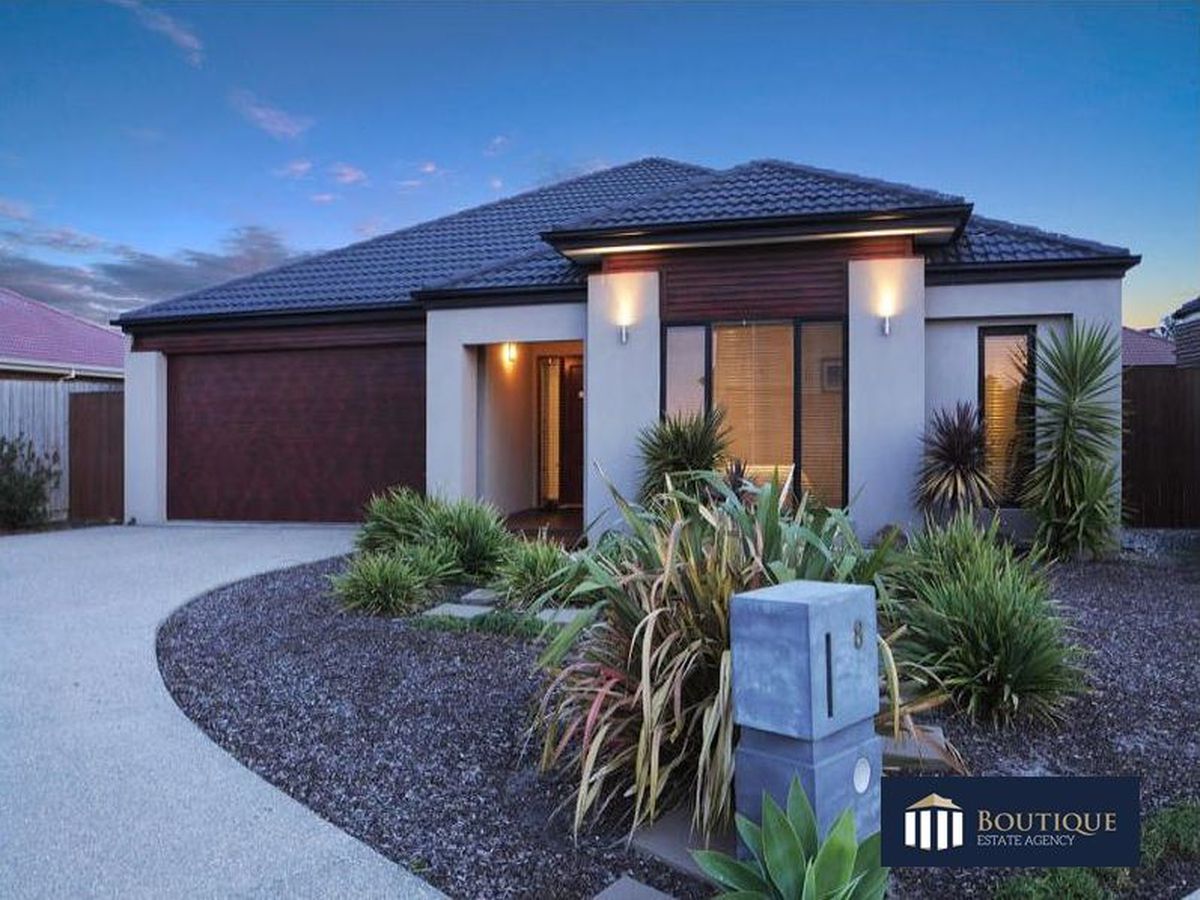 8 Matilda Court, Lynbrook