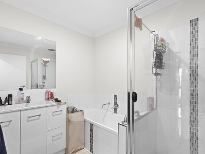 1 & 2  / 28 Weebah Place, Cambooya