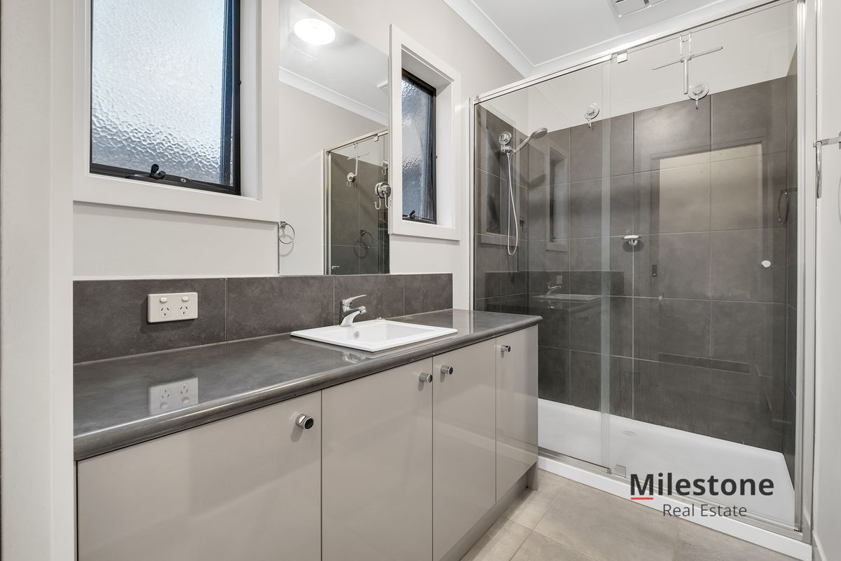 11 Banjo Circuit, Lynbrook