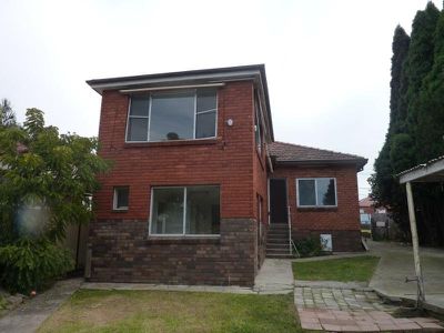 8 Flat Rock Rd, Kingsgrove