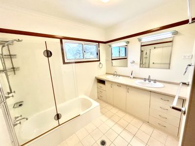 63 Hollywood Boulevard, White Rock