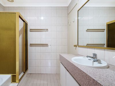 2B Eaglemont Drive, Swan View