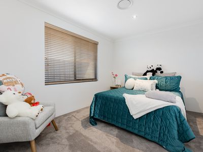 6 Lomatia Ramble, Halls Head