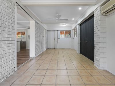 6 Essex Court, Bellbird Park