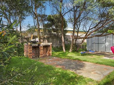 3 Lagoon Road, Carlton