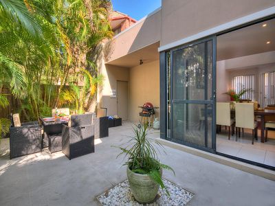 2 / 31 Second Avenue, Broadbeach
