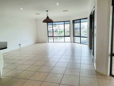 35 Ferrymans Court, Helensvale