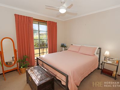 2 / 5 Penny Avenue, Horsham