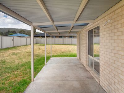 8 WATTLE WAY, West Albury