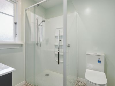 122 Easther Crescent, Kew