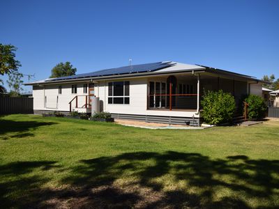 8 Honeyeater Court, Longreach