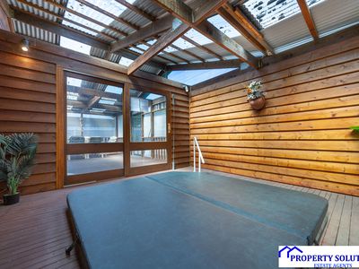 6 Glenview Crescent, Frankston