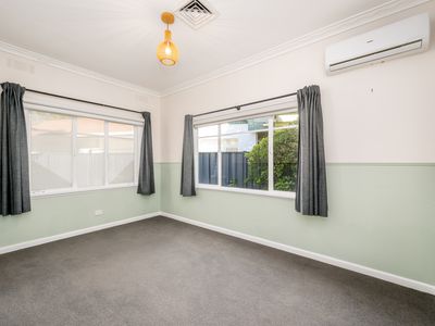 6 GLOUCESTER CRESCENT , Shepparton