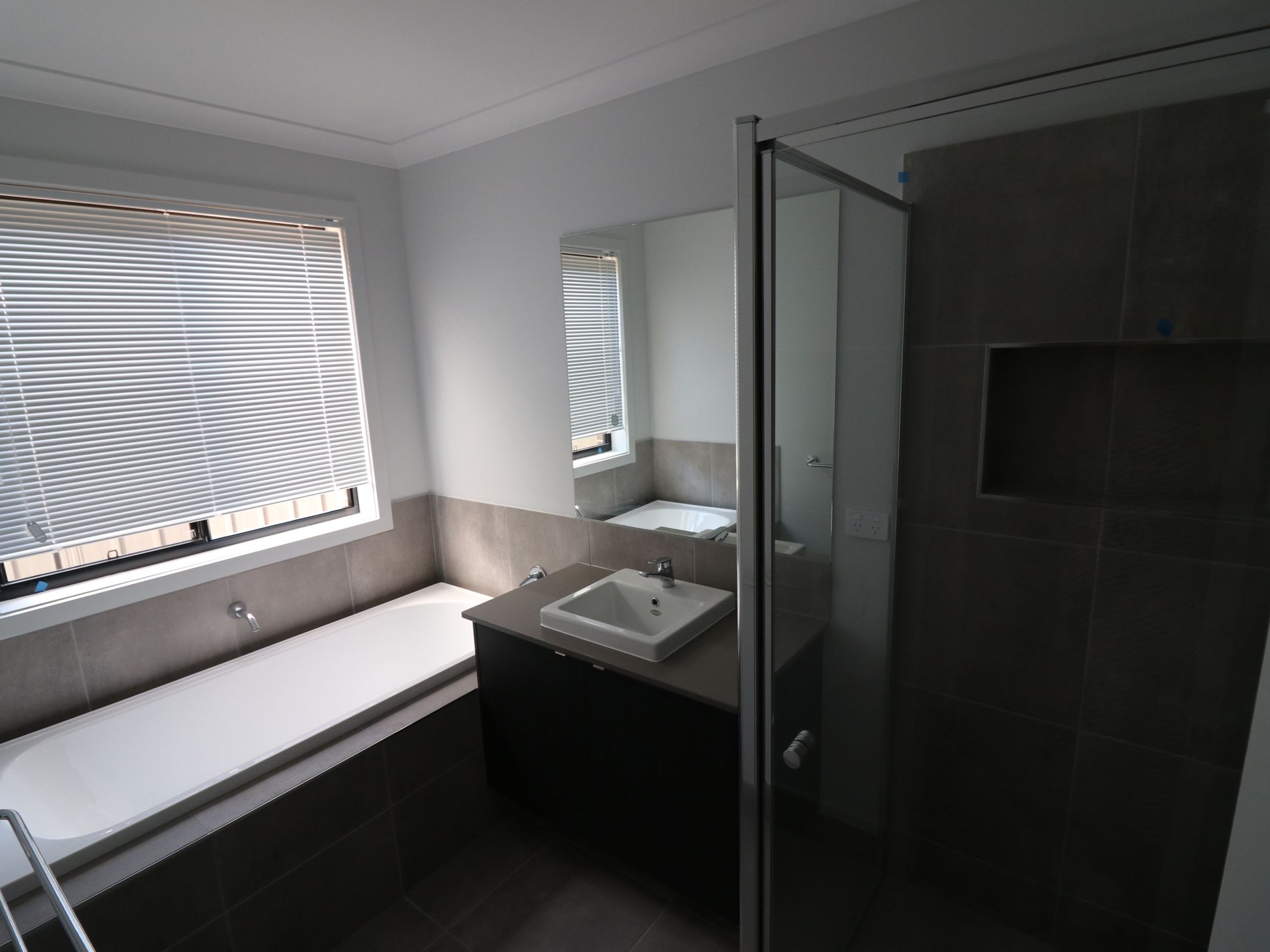 7 Pony Promenade, Seymour