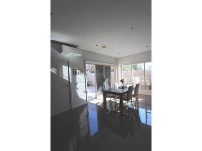 1 / 2 Narmbool Street, Manifold Heights