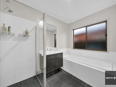 4 Lusitano Way, Clyde North