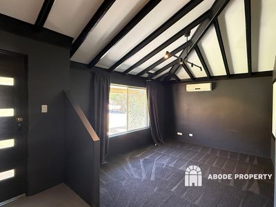 12 Catalpa Crescent, South Lake