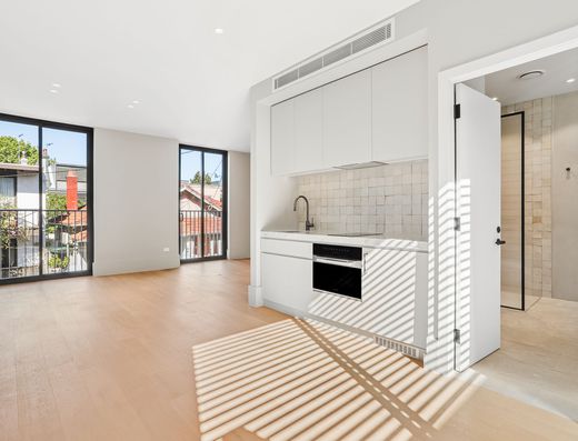 Newly Renovated Oversized Studio in a Prime Paddington Location