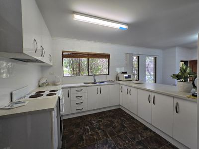 15 Twelfth Avenue, Atherton