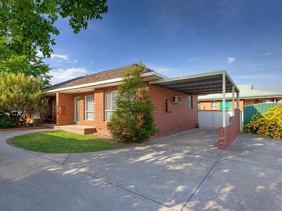 1 / 52 MAYFAIR DRIVE, Wodonga