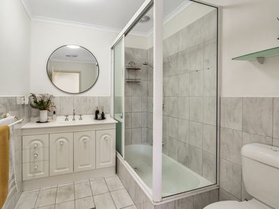 32 Sommerville Crescent, Whitfield