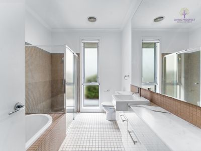 32 Signature Boulevard, Point Cook