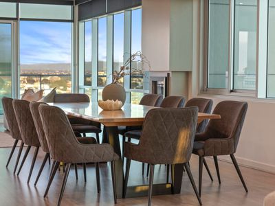 712 / 1-2 Tarni Court, New Port