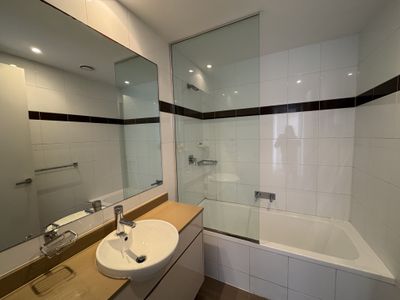 B1124 / 2-12 Avon Road, Pymble