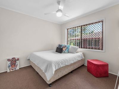 2/10 Roseglen Street, Greenslopes