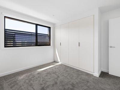 2 / 12 Irvine Crescent, Brunswick West