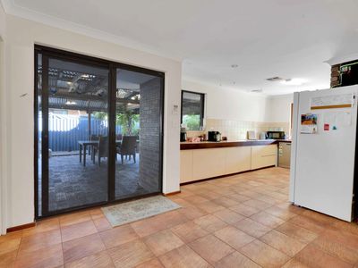 17 Fountain Way, Huntingdale