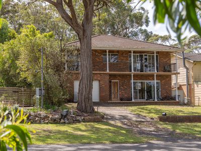 118 Sunset Strip, Manyana