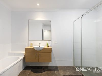 28, 22 Yulia St, Coombabah