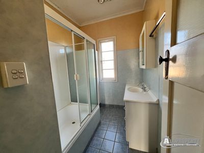 Room 1 / 20 East Street, Gatton