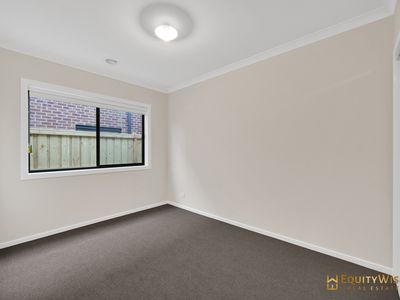 8 Saddlebred Avenue, Werribee