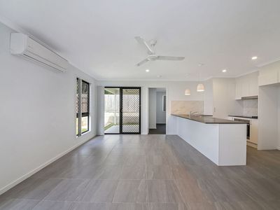 1 / 11 Uldis Place, Bellbird Park