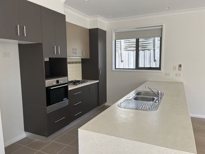 2 / 3 McNabb Avenue, Geelong West