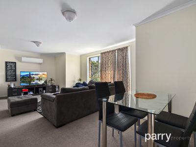 2 / 79 Outram Street, Summerhill