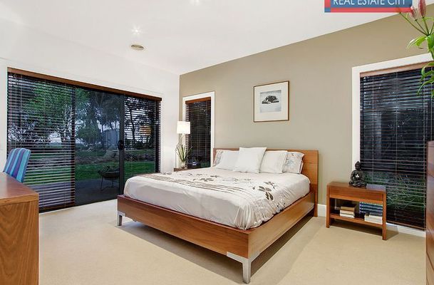 9 The Dress Circle, Oaklands Junction