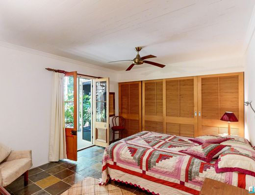 Iconic Garth Chapman Queenslander in a Peaceful Lakeside Setting image 14
