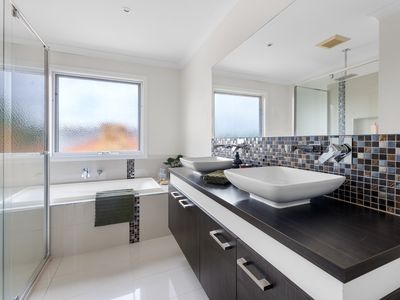 10 Mcneilage Street, Spotswood