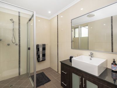 4 / 13 McKinley Street, North Ward